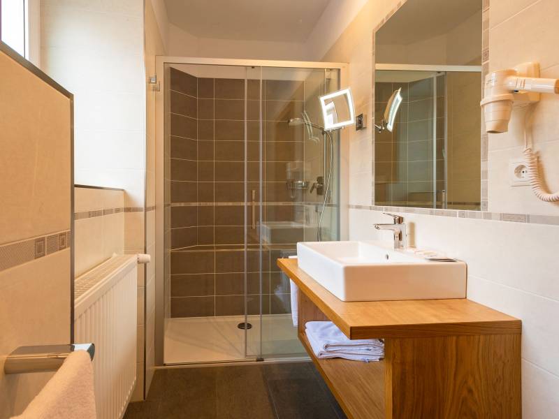 bathroom Hotel Dolomiten Toblach